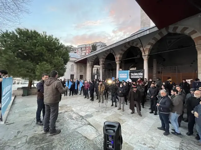 Hindistan'daki başörtüsü yasağı İstanbul'da protesto edildi