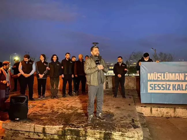 Üsküdar'da MUŞTU Gençlik Derneği Hindistan ve Doğu Türkistan'daki zulüm için bir araya geldi