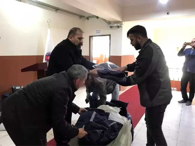 Belediye Başkanı personellerine üniforma dağıttı