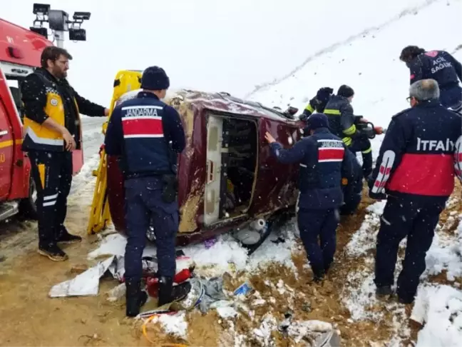 Emet'te otomobil takla attı: 1 yaralı