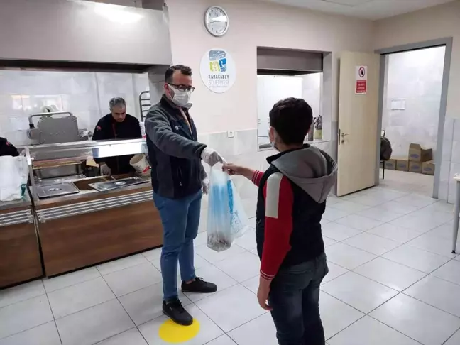 Karacabey Aşevi ihtiyaç sahipleri yararına çalışıyor