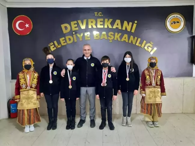 Yarışmalarda dereceye giren öğrenciler, Başkan Altıkulaç'ı ziyaret etti