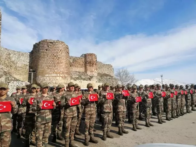 Kahraman komandolar Eğirdir sokaklarını inletti