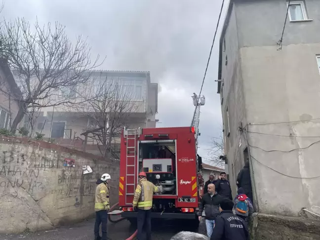 Beykoz'da çatı katında çıkan yangın söndürüldü