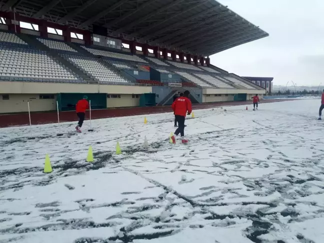 Kars 36 Spor kar altında çalıştı