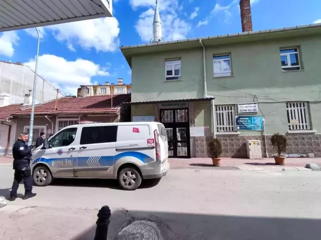 Camiye ait daireden su saati, kalorifer peteği ve elektrik kabloları çalındı