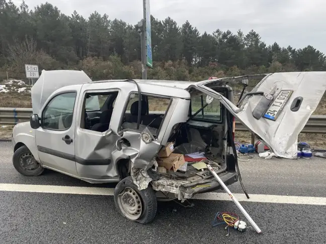 Arıza nedeniyle yol kenarına çekilen otomobile arkadan çarptı: 1 yaralı