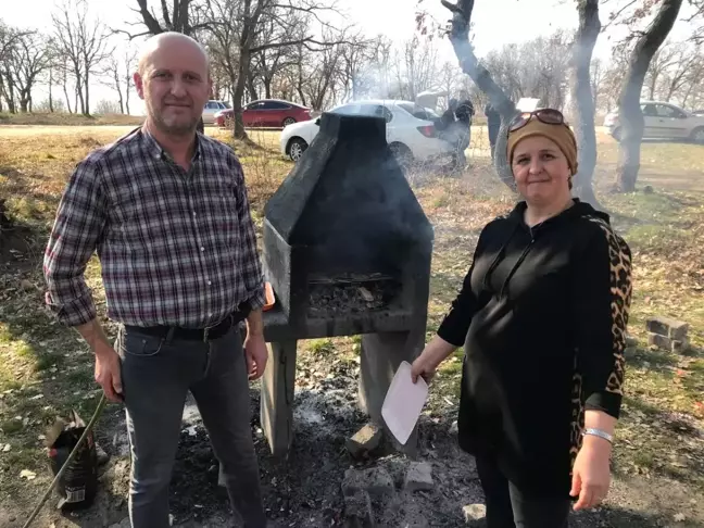 Edirne'de havaların ısınmasıyla vatandaşlar piknik alanlarına koştu