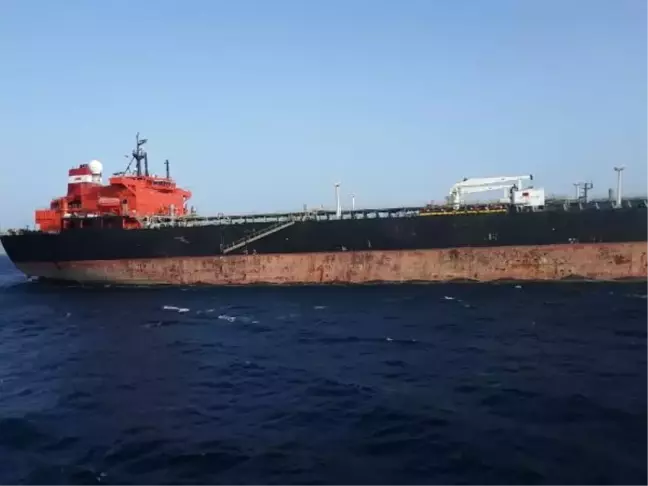 Çanakkale Boğazı'nda petrol yüklü gemi makina arızası yaptı