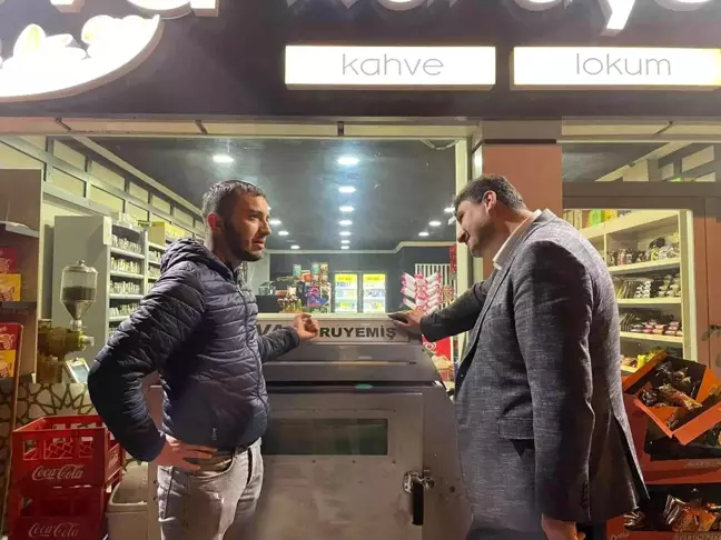 Başkan Oğuz esnafı sahurda da yalnız bırakmıyor