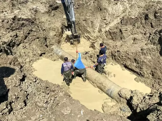 Sungurlu'da su şebeke borusu patladı, ilçe susuz kaldı