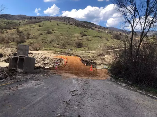 Son dakika haberi: Karabük'te sel nedeniyle çöken köprü menfez konularak ulaşıma açıldı