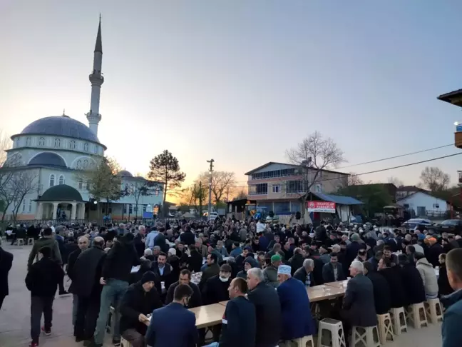 İshakçılar'da iftar sofrası kuruldu
