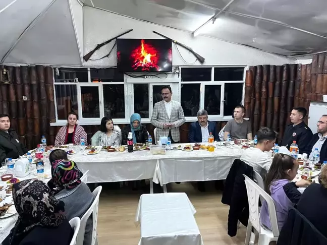 Gediz'de Kaymakam Hakan Alkan yetim çocuklar ile bir araya geldi