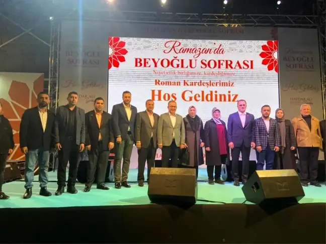 Beyoğlu'nda Roman vatandaşlar iftar sofrasında bir araya geldi