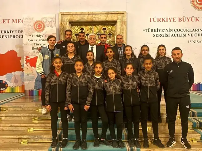 Kilis'in bayan futbol takımı TBMM'de