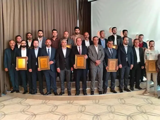 Başkan Kandaşoğlu'ndan başarılı ekibine teşekkür plaketi