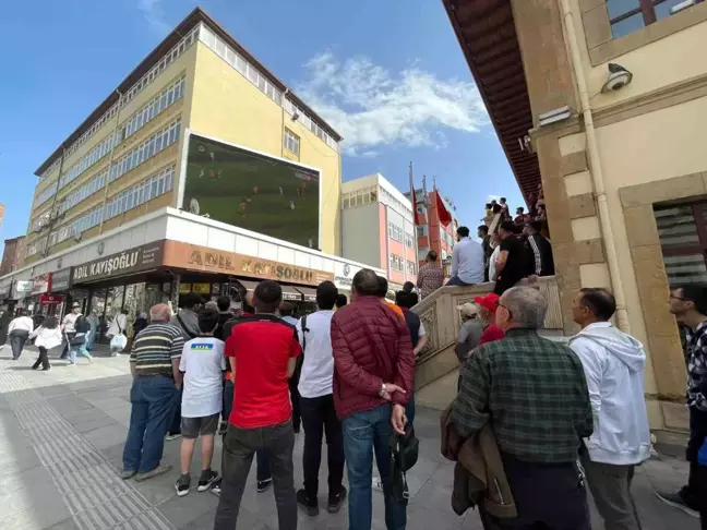 Belediye'den taraftarlara dev ekran jesti