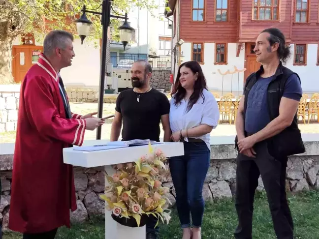 Kıraç'ın şahitliğini yaptığı devlet sanatçısı Gölcük'te dünya evine girdi
