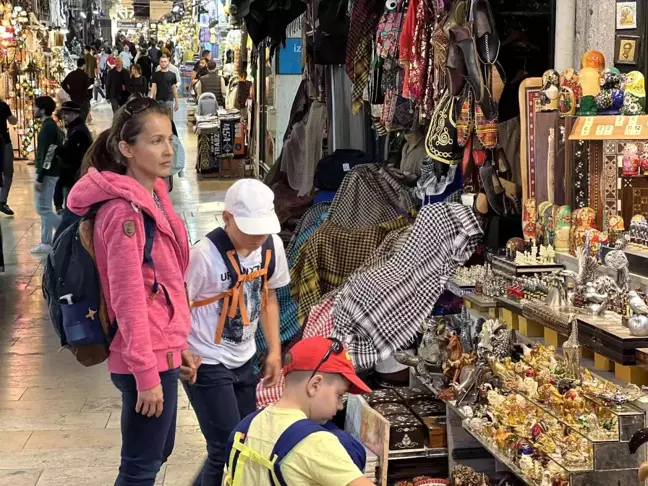 Ramazan Bayramı öncesi Kapalıçarşı'da yoğunluk... Günlük 200 bine yakın ziyaretçi geliyor