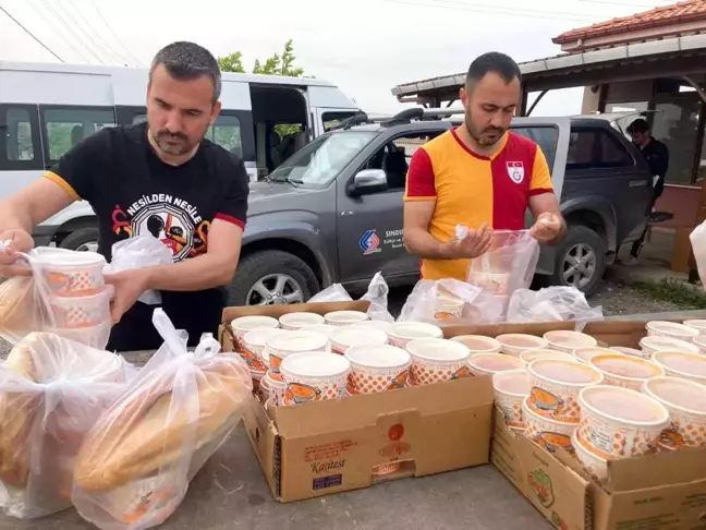 Sındırgılı Galatasaraylılardan kapı kapı iftar yemeği