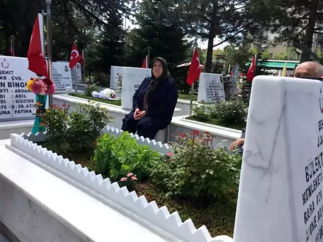 Son dakika haberi! Şehit Anneleri Anneler Günü'nde çocuklarının kabirlerini ziyaret etti