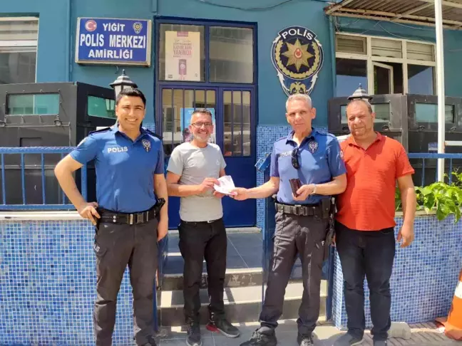 Duyarlı vatandaştan örnek davranış, yolda bulduğu parayı polis merkezine götürdü