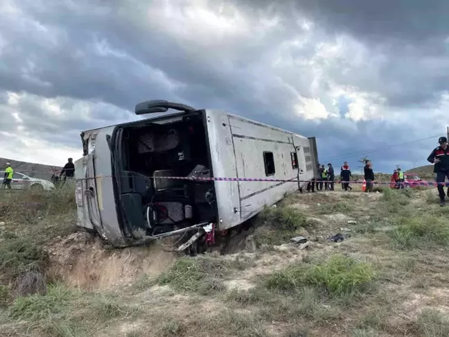 Çankırı'da fabrika işçilerini taşıyan otobüs devrildi: 3'ü ağır 18 yaralı