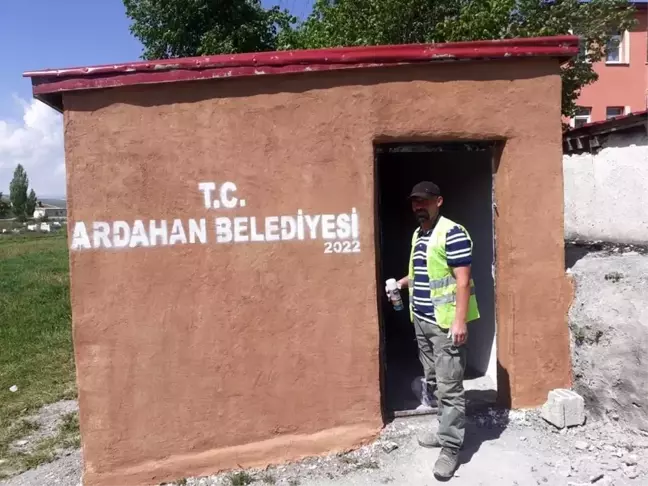 Belediye'den mahalle mezarlığına malzeme deposu