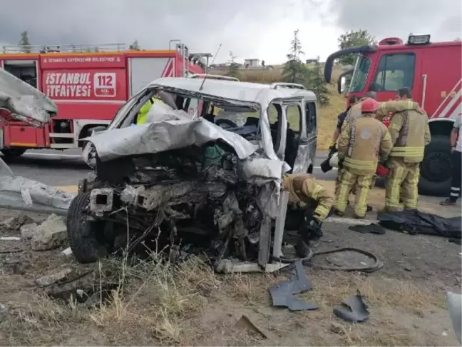 Silivri'de bariyerlere çarpan aracın sürücüsü öldü