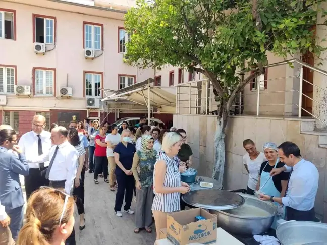 İlçe Sağlık Müdürlüğü, aşure hayrı yaptı