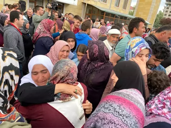 Niğde'de hacı adayları uğurlandı
