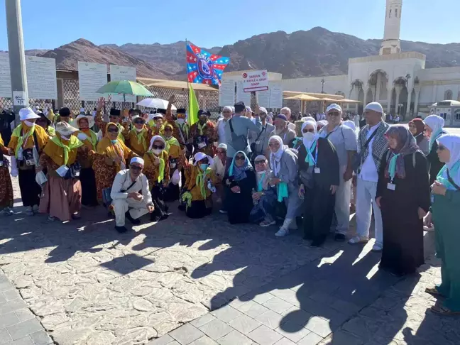 Samsun ve Sinoplu hacı adayları Uhud Şehitliği'nde dua etti