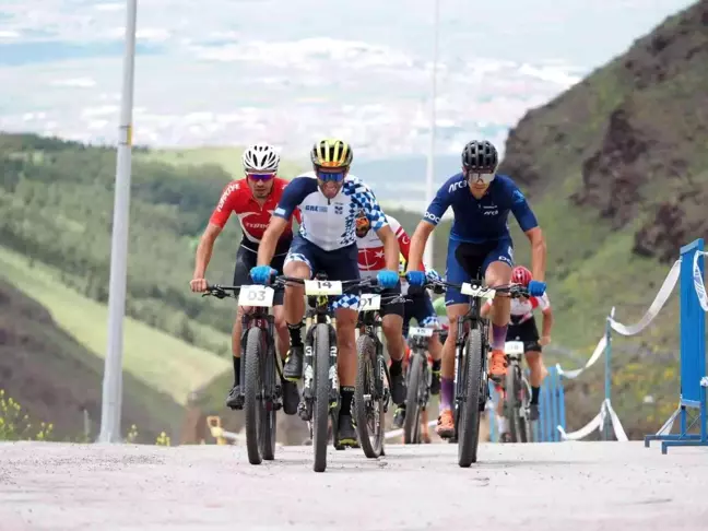 Anadolu'nun zirvesinde pedalladılar