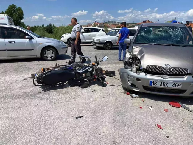 Tavşanlı'da motosiklet ile otomobil çarpıştı: 2 yaralı