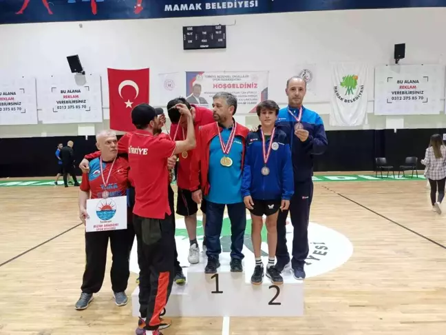 Sivas'a 3 madalya ile döndü