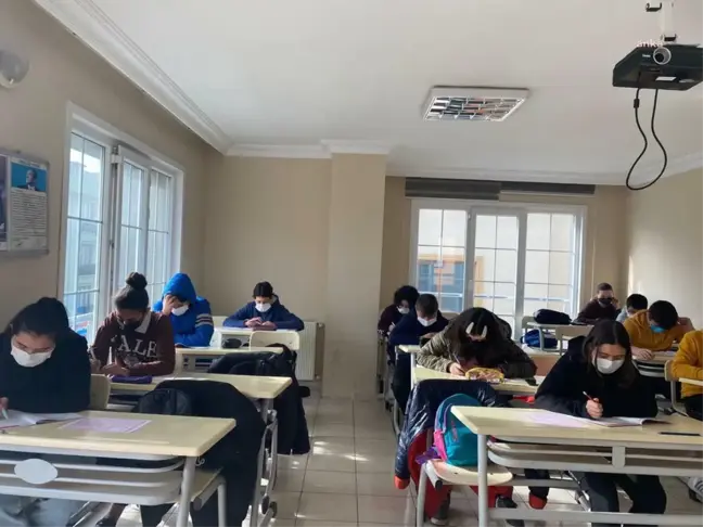 Ataşehir Belediyesi'nin Sınava Hazırladığı 30 Öğrenci, İstanbul Genelinde İlk Yüzde 5'lik Dilimde