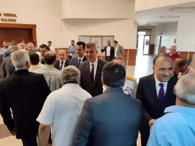 7'den 70'e herkes kent bayramlaşmasında kucaklaştı