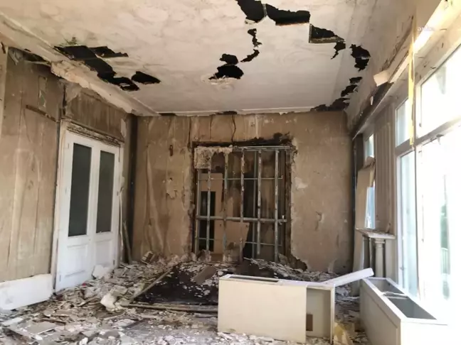 Aytun Çıray'dan İzmir'deki Tarihi Vali Konağının Talan Edilmesine Tepki: