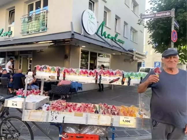 Gümülcineli Türk'ün elma şekerlerine Almanya'da yoğun ilgi