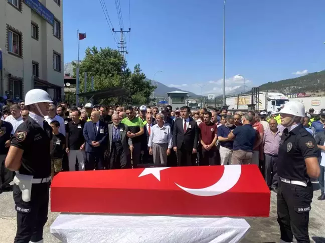 Trafik polisi kazada hayatını kaybetti