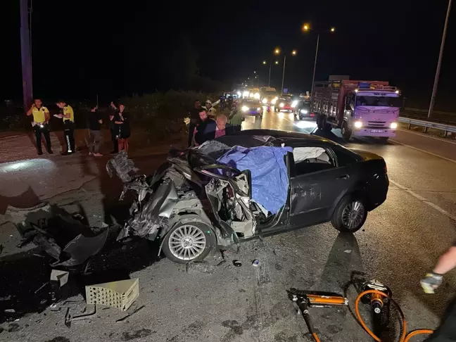 Tırla çarpışan otomobildeki baba ve oğlu öldü, 2 kişi yaralandı