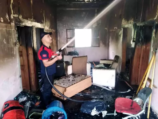 Osmaniye haberi! Osmaniye'de yanan ev kullanılmaz hale geldi