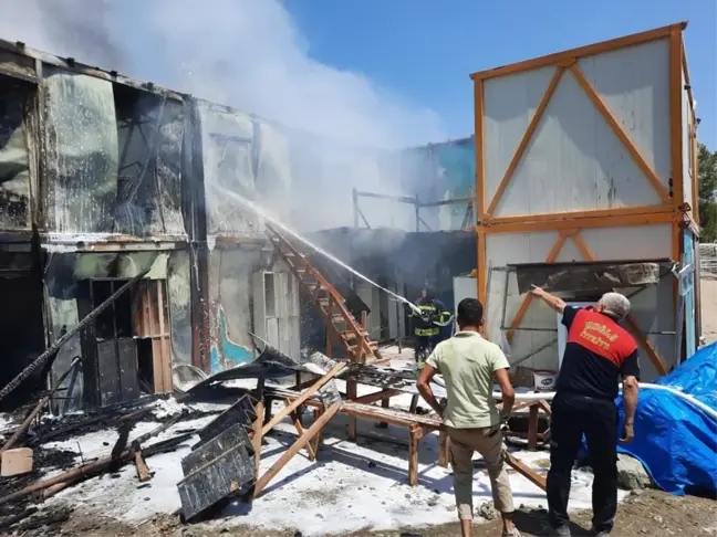 Son dakika haber... Muğla'da işçilerin konakladığı konteynerlerde çıkan yangın söndürüldü