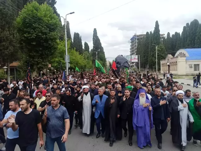 Gürcistan'da 'Tasua Yürüyüşü'ne binlerce kişi katıldı