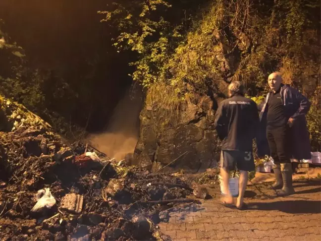 Sağanak heyelan ve su taşkınlarına yol açtı (3)