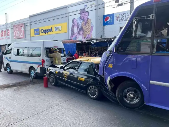 Zincirleme trafik kazası: 50 yaralı