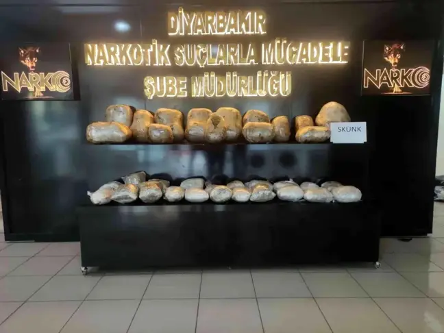 Çekiciyle uyuşturucu sevkiyatı yapmaya çalışan üç şüpheli tutuklandı