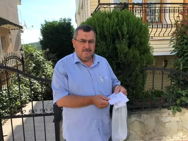 Dut ağacından asılı 5 TL'yi görünce duygulandı