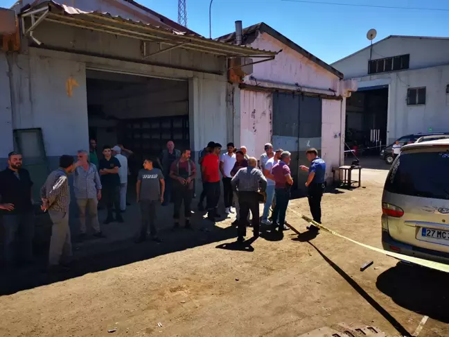 Gaziantep gündem haberleri: GAZİANTEP - Bir iş yerine düzenlenen silahlı saldırıda 4 kişi yaralandı